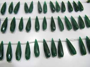 Esmeralda lágrima Briolette facetado Alta Calidad 1 pulgada de largo verde piedras preciosas cuentas 8 pulgadas hebra vendida por hebra EMINENT JEWEL - Product Image 3