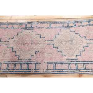 Tapis turc vintage Herki 2,6x11,4 pi (80x348 cm), tapis en laine bleu abstrait - Product Image 3