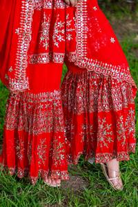 Ensemble Sharara Rouge Brodé Luxe Unity avec Dupatta – Tenue de Fête Courte en Georgette Premium - Product Image 6