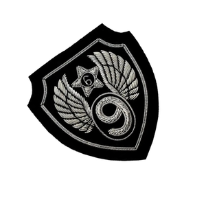 Insigne brodé à la main en fil métallique brodé avec logo étoile Tissu sergé Adhésif Merrow Bordure de tissu - Product Image 6