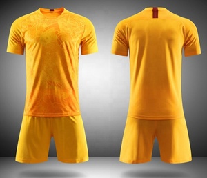 Venta al por mayor de uniformes de fútbol de secado rápido con diseño de logotipo personalizado transpirable de material de poliéster de secado rápido fútbol transpirable - Product Image 4