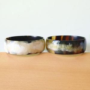 Bracelet manchette en corne de buffle naturelle noir et blanc fait main par f s i - Product Image 3