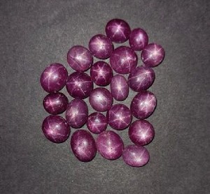 Ruby Star Cabochon Oval Cut 3mm Forma De Luna Piedras preciosas sueltas de alta calidad - Product Image 1