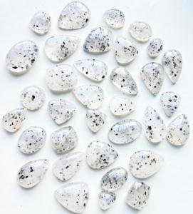 ลายจุดสีดำตามธรรมชาติของ100% อัญมณีเกรด AAA อัญมณีหลวมที่มีรูปร่างผสมสำหรับการทำเครื่องประดับคริสตัลบำบัด - Product Image 3