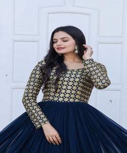 Fashion Fusion: estilo pakistaní Salwar Kameez: fusión de estilos tradicionales y modernos, creando una moda elegante y elegante - Product Image 4