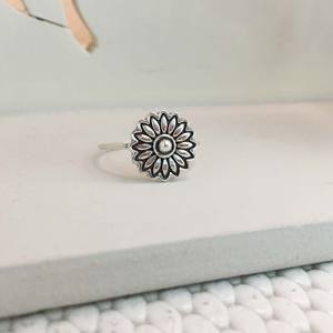 Boda 925 Bisel de plata esterlina Ajuste Anillos de flores minimalistas para mujeres y niños Joyería de moda hecha a mano - Product Image 1