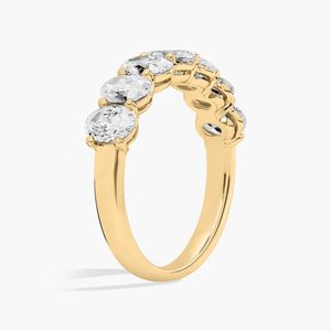 Anillo de Eternidad de Oro Amarillo para Mujer con Diamantes Redondos de Corte Brillante en Engaste de Puntas, Estilo Clásico - Product Image 1
