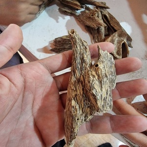 La sophistication des copeaux de bois d'agar pur 100% naturel Huy Phat - Product Image 2