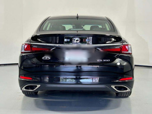 Lujosa Toyota ES 350 FWD Turbo 2024 Usada con Llantas de Aleación R17, Volante a la Izquierda, Asientos de Cuero Oscuro, Sistema de Navegación y Arranque Remoto - Product Image 6
