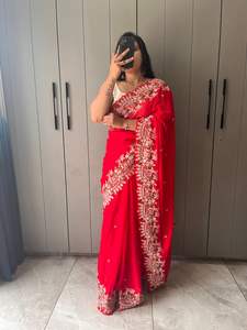 Sari de Seda Pura Fabzone en Rojo con Bordado Plateado, Estilo India y Pakistán, para Ocasiones Especiales - Product Image 4