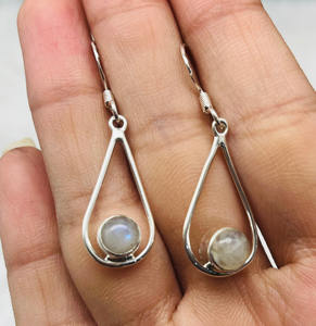 Pendientes de plata de piedra lunar de arcoíris Natural, Pendientes colgantes de plata con piedras preciosas de piedra lunar, pendientes de plata hechos a mano, regalo para ella - Product Image 2