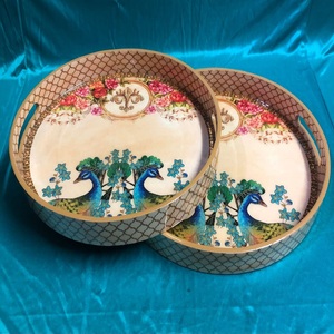 Bandeja de resina y madera hecha a medida en bandeja redonda para servir con un diseño suave y elegante en marrón dorado. Inactivo para regalos de decoración del hogar - Product Image 5