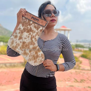 Bas de vacances de Noël de haute qualité faits à la main en cuir de vachette usiné occidental maman décoration de la maison de Noël bas - Product Image 3