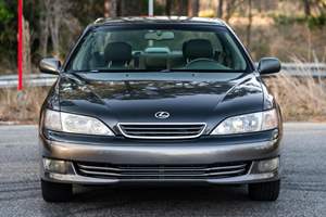 Lexus ES 300 d'occasion en bon état, 44 700 miles, moteur V6, provenance sud-état-unitaire, non modifiée, sans réserve - Product Image 1