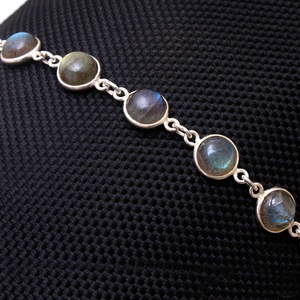 Pulsera de ajuste de bisel clásico de Plata de Ley 925 sólida, piedras preciosas redondas de labradorita de moda para regalo de boda o fiesta - Product Image 4