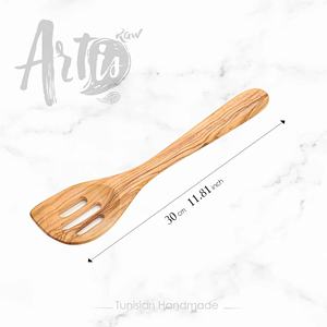Cuillère fendue en bois d'olivier de qualité supérieure faite à la main Ustensile de cuisine rustique écologique de haute qualité avec un design durable - Product Image 2