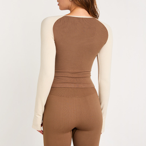 قميص رياضي نسائي طويل الأكمام مخصص عالي الجودة بألوان متباينة سريع الجفاف وقابل للتنفس لليوغا - Product Image 4