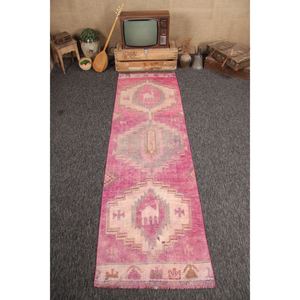 พรมตุรกีโบราณขนาดเล็ก 3x10.1 ฟุต สีชมพูเทา ลายเรขาคณิตพร้อมลายสัตว์ - Product Image 1