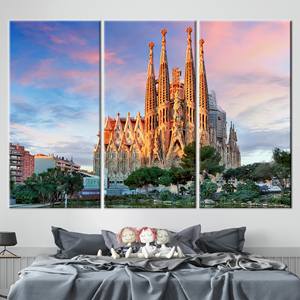 Cadeau en toile de l'UNESCO : Impression de paysage de Barcelone d'Antoni Gaudí, 3P : Prêt à accrocher - Product Image 1