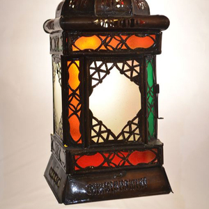 Lanterne en métal teinté avec plafond en verre coloré, décoration antique marocaine faite à la main, lanternes suspendues de décoration de maison pour hôtel - Product Image 1