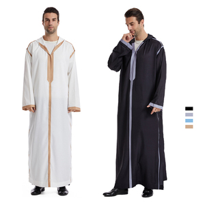 Ropa musulmana tradicional thobes Venta al por mayor Hombres musulmanes islámicos personalizados Thobe Longitud larga Elegante Bisht Thobe con capucha - Product Image 1