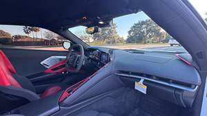 Corvette Stingray Coupé 2023 con Motor LT2 V8, Paquete de Rendimiento Z51, Mayormente sin Modificaciones - Product Image 4