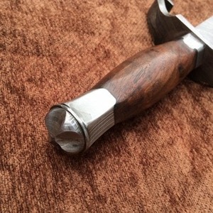 Couteau à lame Bowie en acier inoxydable manche en bois de rose classique de haute qualité personnalisé Application industrielle Survie en plein air OEM - Product Image 3