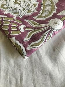 ผ้าฝ้ายพิมพ์ลายดอกไม้สีม่วงพลัมด้วยมือ - Product Image 3