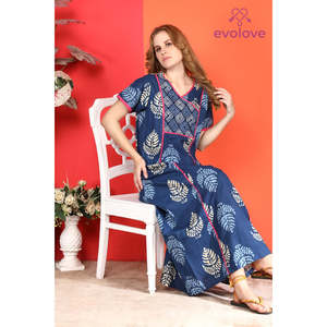 Robe de nuit longue en coton Evolve pour femme, décontractée, à manches courtes et poches latérales, imprimée, pour la nuit - Product Image 1