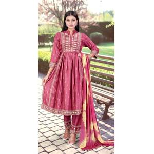 Collection Premium la plus tendance Pantalon Kurti en rayonne à la mode avec Dupatta avec broderie Usine de vente en gros - Product Image 1