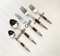 Ensemble de couverts de fête en acier inoxydable 18/8 poli miroir avec manche en rotin tressé, comprenant cuillère, fourchette et couteau - Prix de gros