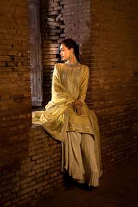 Lehenga Choli de Chifón Bordado con Abundantes Adornos, Ropa de Fiesta para Mujer, Tela Acrílica - Product Image 4
