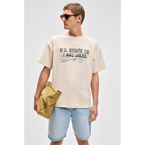 Camiseta de Cuello Redondo de Algodón Orgánico Oversize para Hombre VYRO con Detalle Estampado - Vainilla - Product Image 2