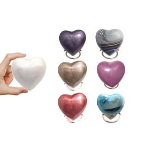 Pequeños Recuerdos de Cremación en Forma de Corazón con Base, Incluyen Urnas de Metal de Alto Brillo con Nuevo Diseño, Urnas de Latón Económicas para Cenizas Humanas - Product Image 1