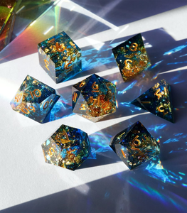 Ensemble de dés de luxe en résine transparente, faits à la main et durables |   Dés polyédriques à bords vifs et pailletés de forme personnalisée pour D&D RPG Tabletop - Product Image 2