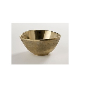 Cuenco de latón pulido con arte en relieve y base estable ideal para eventos inspirados en el patrimonio u ofertas religiosas - Product Image 5