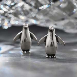 Boucles d'oreilles clous Jeulia vintage en argent sterling plaqué or rose avec zircon, motif pingouin - Product Image 5