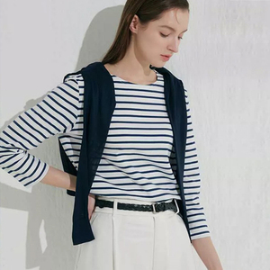 Diseñado en Corea IntheK Semplice Camiseta elástica con cuello de barco de manga tres cuartos (4 colores) Camiseta informal - Product Image 1