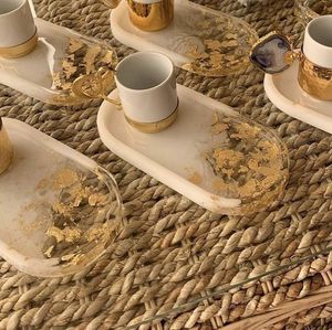 AWORD MEILLEUR PLATEAU EN RÉSINE MODERNE FAIT À LA MAIN Plateau élégant arrondi jetable et écologique pour le service et le style de la maison - Product Image 4