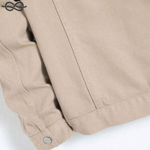 Veste en jean déchirée à poche à rabat effilochée pour hommes style rappeur de fête kaki uni avec poche à boutons kaki et vestes déchirées au design - Product Image 6