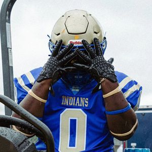 Gants récepteurs de football en silicone pour adultes et jeunes, coupe sécurisée avec impression du logo personnalisé de l'équipe disponible - Product Image 5