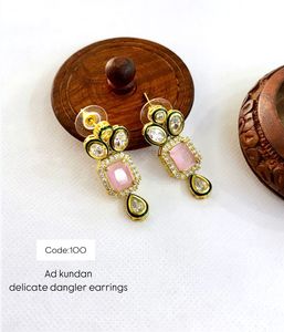 Boucles d'oreilles Jhumka en perles royales Kundan faites à la main de meilleure qualité pour femmes avec Meenakari détaillant des bijoux traditionnels de la boutique indienne - Product Image 1