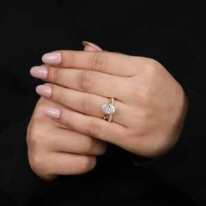 Anillo de Compromiso con Diamante Cultivado en Laboratorio, Joyería Fina, Piedras Laterales Talladas, Piedra Central de 2.25 Quilates, Ancho de Banda de 2.0 mm, Plata de Ley, Oro, VS1 - Product Image 2