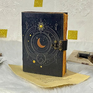 Cuaderno de cuero sol y luna libro de hechizos diario cosido a mano Grimoire Journal hecho a mano - Product Image 1