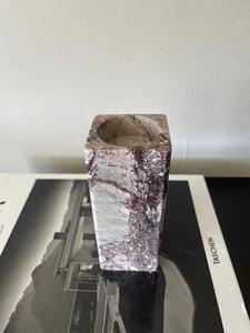 حامل شموع عمود رخامي برفيري عتيق إيطالي ، ديكور رخامي أنيق ، تصميم أنيق وصفي - Product Image 4