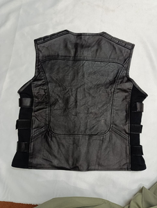 เสื้อกั๊กหนังแท้สไตล์มอเตอร์ไซค์แบบสั่งทำขายส่ง OEM รุ่น Famous Sons of Anarchy จากซีรีส์ทีวีสุดเท่ - Product Image 6