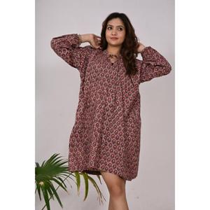 Robe courte en coton faite à la main pour femmes, style ethnique indien, idéale pour les fêtes, les célébrations et les événements traditionnels. - Product Image 4