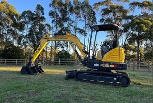 Excavadora de cadenas NEW HOLLANDS E215B de 21 toneladas usada, en buen estado, probada y certificada, con caja de cambios, bomba, motor y cojinetes de 980 kg. - Product Image 2