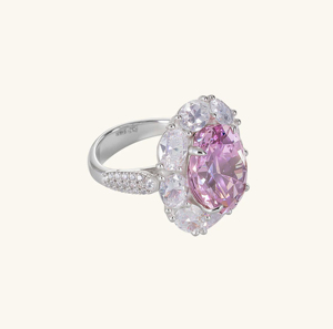 Anillo Elegante para Mujer en Plata Rodiada con Gema Ovalada Morada y Halo de Circonia Cúbica - Product Image 2