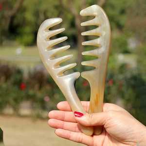 Peigne à cheveux moderne en corne de vache naturelle, écologique, fait main, poli, durable, à dents larges - Product Image 3